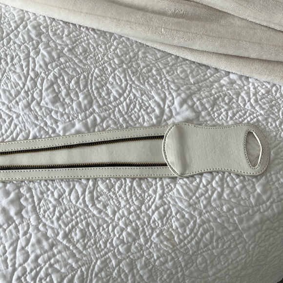 A gorgeous white belt for gorgeous ladies 🐬 - Picture 8 of 9